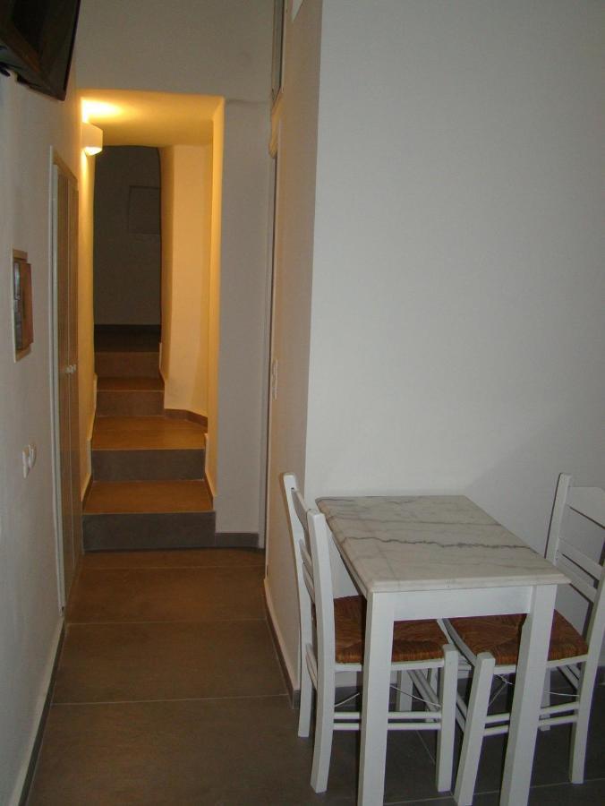 Efi'S Apartments Plaka  Eksteriør bilde